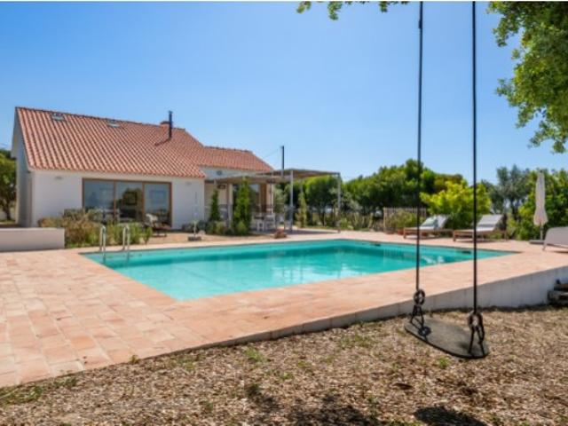 Moradia T4 com piscina e vista sobre a serra da Arrábida, em Melides