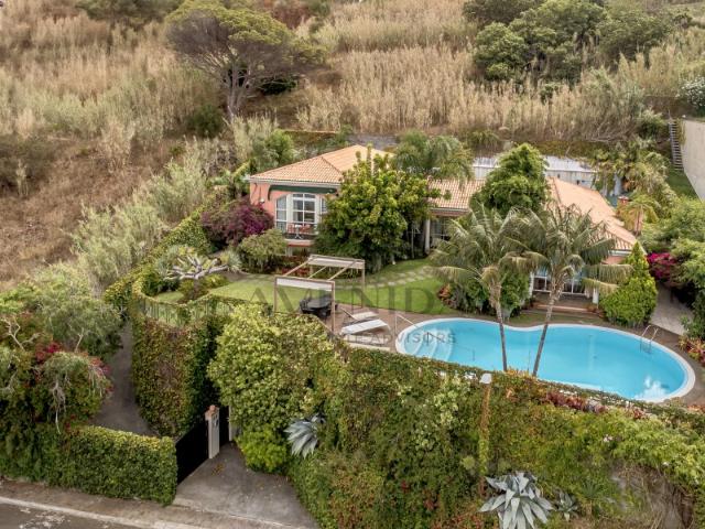 Moradia T4 com Piscina e Vista Panorâmica sobre a Baía do Funchal | Neves, São Gonçalo