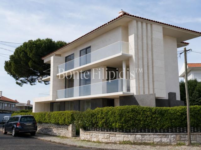 Moradia T4 com Piscina e Vista Rio, no Restelo