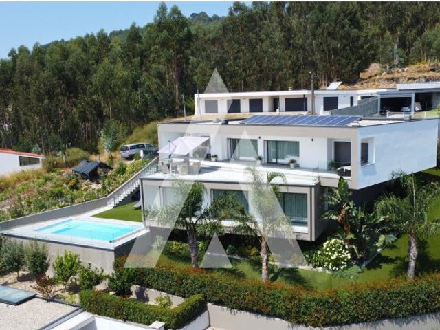 Moradia T4 com piscina e vistas panorâmicas Vila Verde