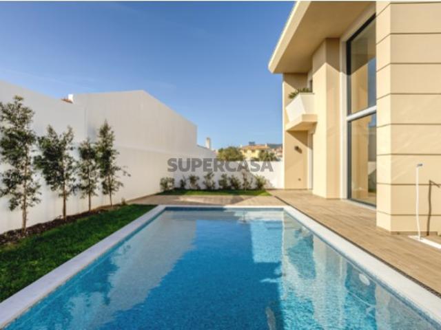 Moradia T4 com piscina em Murches Cascais