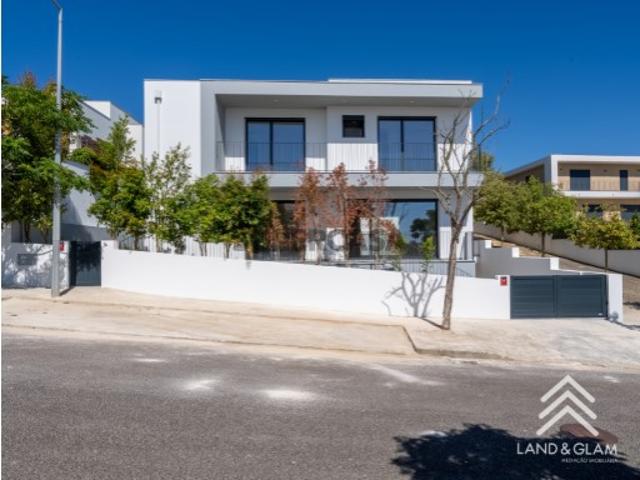 Moradia T4 com piscina em Mafra