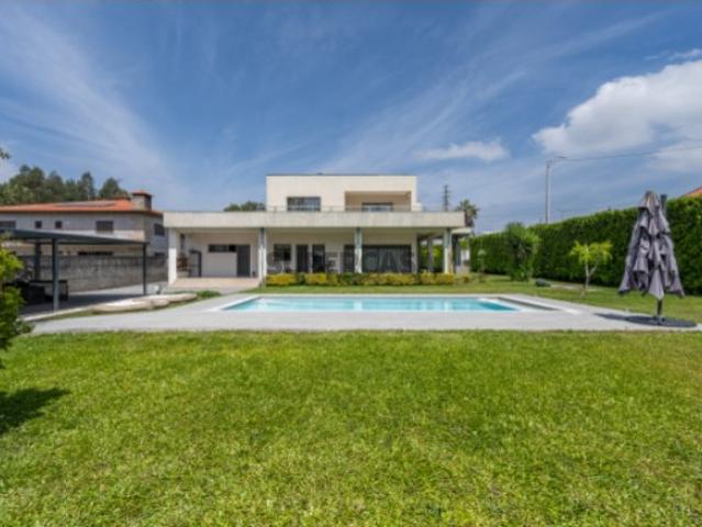 Moradia T4 com Piscina em Monte Córdova, Santo Tirso