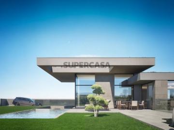 Moradia T4 com piscina, em novo empreendimento, na Maia