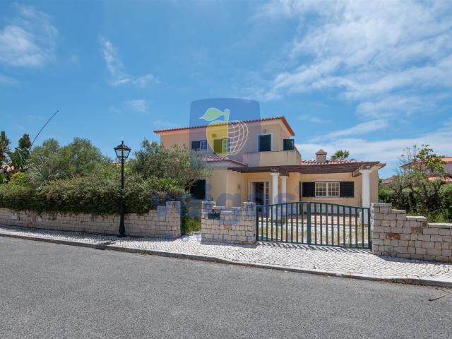 Moradia T4 com Piscina em Óbidos 258m² Amoreira