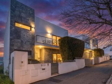 Moradia T4, com piscina, em Odivelas