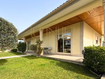 Moradia T4 com Piscina em Fafe