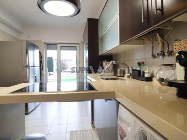 Moradia T4 com Piscina em Queijas