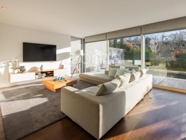 Moradia T4 com piscina em Tenões, Braga