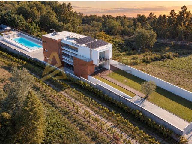 Moradia T4 com Piscina, Ginásio e Espaço Exterior Conforto e Privacidade