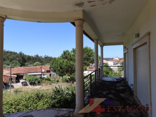 Moradia T4 com piscina interior a poucos kms de Pombal