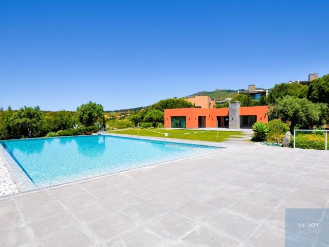 Moradia T4 com Piscina interior e Jardim no Condomínio Marin. 235m² Alcabideche