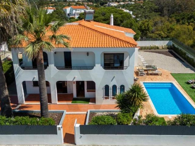 Moradia T4 com Piscina para Arrendamento Anual – Santa Eulália, Albufeira