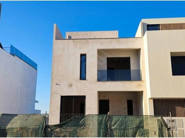 Moradia T4 com piscina, perto do centro de Tavira, Algarve 143m² Tavira Santiago