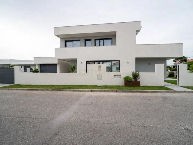 Moradia T4 com piscina Pinhal Conde da Cunha 173m² Amora