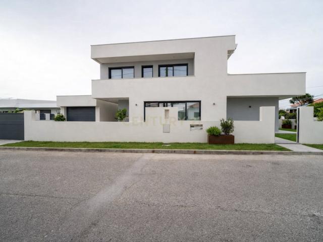 Moradia T4 com piscina Pinhal Conde da Cunha 173m² Amora