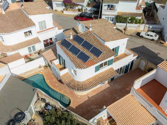 Moradia T4 com Piscina Privada em Almádena concelho de Lagos