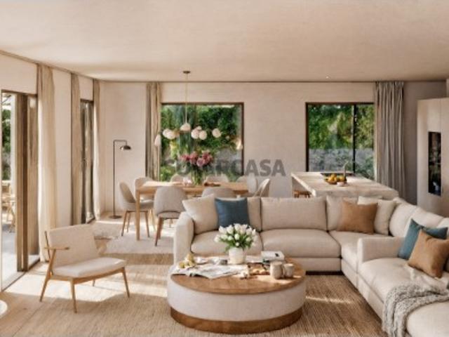 Moradia T4 com Piscina Privativa | Condomínio de Luxo | Costa da Caparica