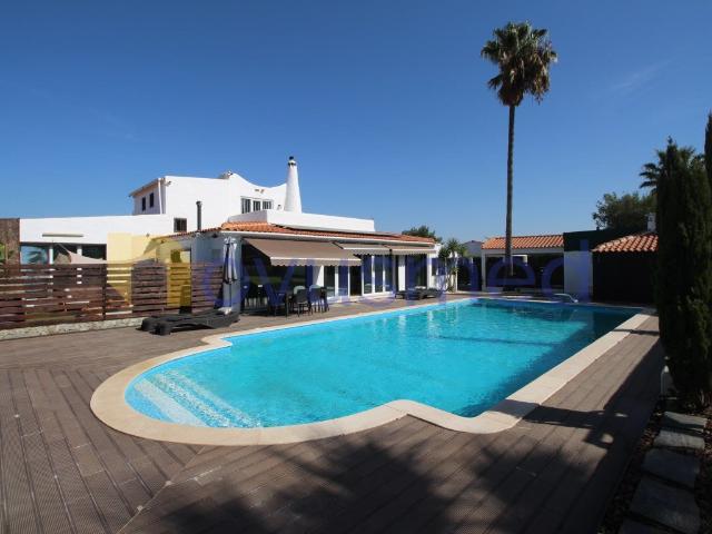Moradia T4 com piscina, térrea perto da praia e do Golf dos. 331m² Guia