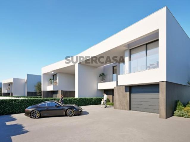 Moradia T4 com piscina