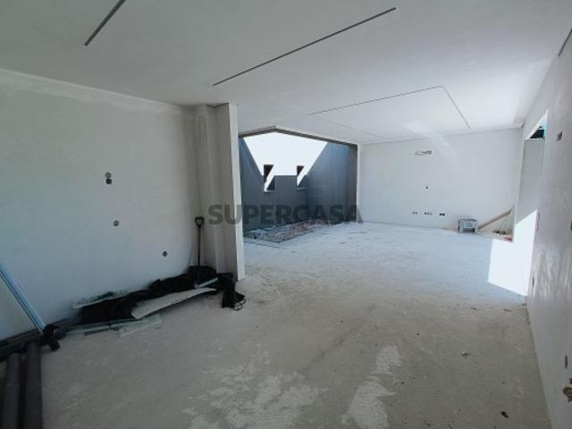 Moradia T4 com Piscina