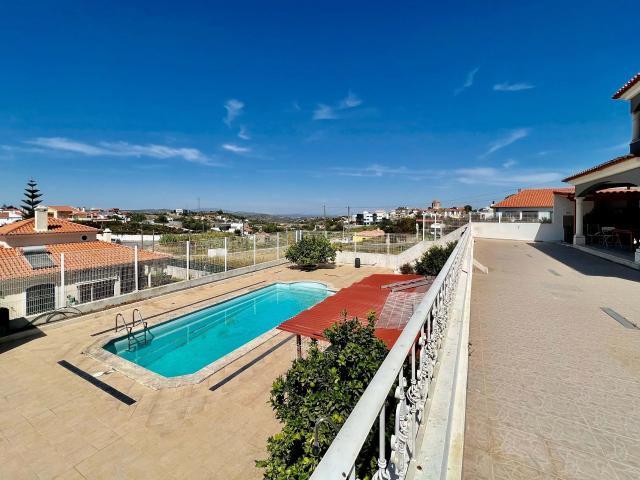 Moradia T4 com piscina