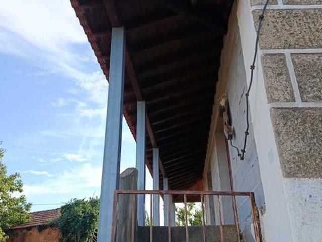 Moradia T4 com poço, forno a lenha e 7 terrenos de cultivo