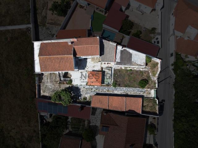 Moradia T4 com projeto aprovado a 2Km da A8