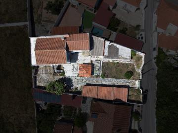 Moradia T4 com projeto aprovado a 2Km da A8