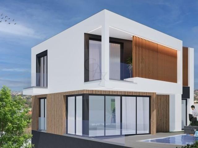 Moradia T4 com Projeto e Piscina em Trajouce 261m² São Domingos De Rana
