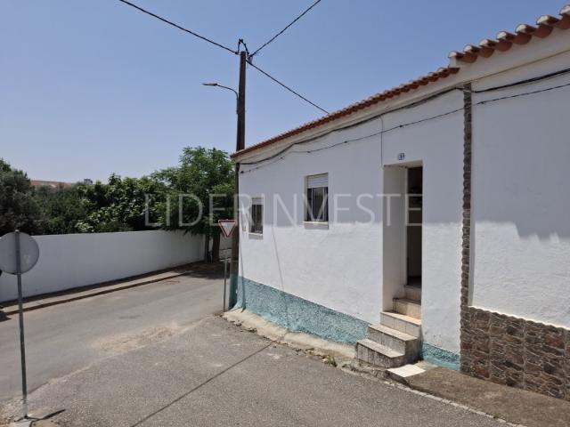 Casa Térrea T4 | Quintal e Garagem | Albernoa