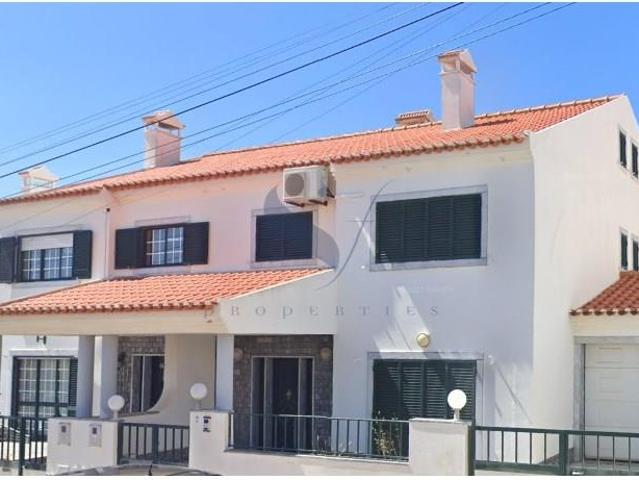 Moradia T4 com Sotão e Garagem em Ribamar 210m² Santo Isidoro