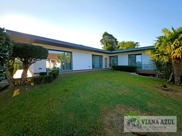 Moradia T4, como nova, logradouro. Rebordões Stª Maria, P. Lima