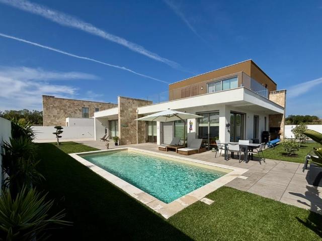 Moradia T4 Contemporânea com Garagem e Piscina – Serra do Bo. 255m² Caldas da Rainha Santo Onofre e Serra do Bouro