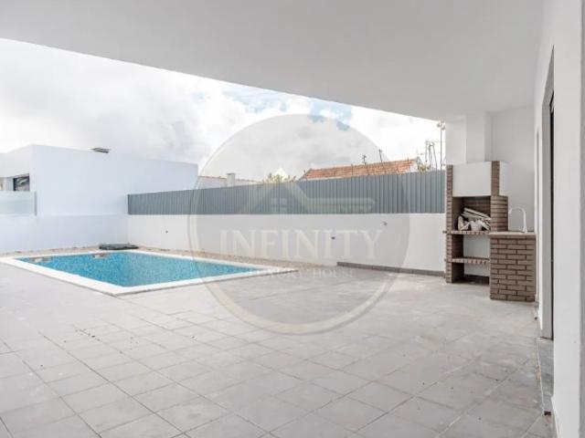 Moradia T4 Contemporânea com Piscina Brejos de Azeitão