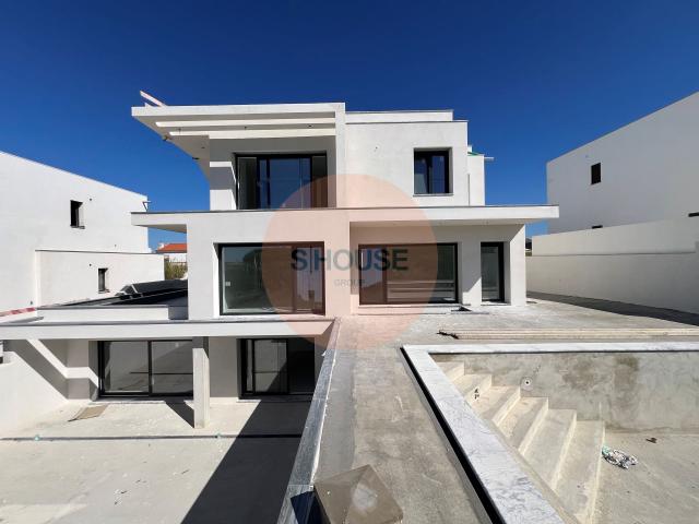 Moradia T4 contemporânea com piscina, garagem e rooftop | Baleal – Silver Coast