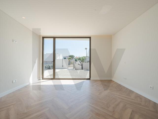 Moradia T4 Contemporânea com Piscina e Jardim | Fontanelas C. 149m² São João das Lampas e de Terrugem