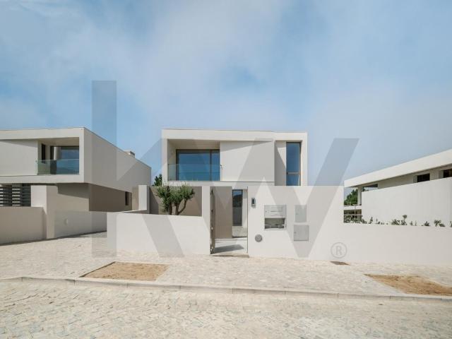 Moradia T4 Contemporânea com Piscina e Jardim | Fontanelas C. 149m² São João das Lampas e de Terrugem