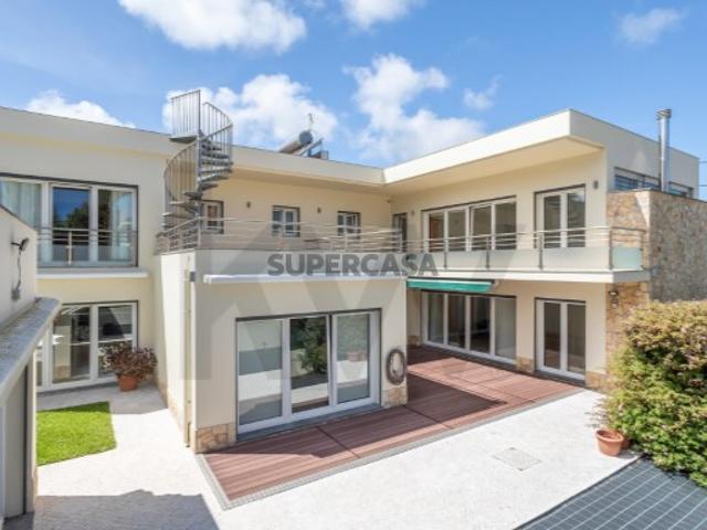 Moradia T4 Contemporânea com 359 m² e Lote de 756 m² | Várzea de Sintra