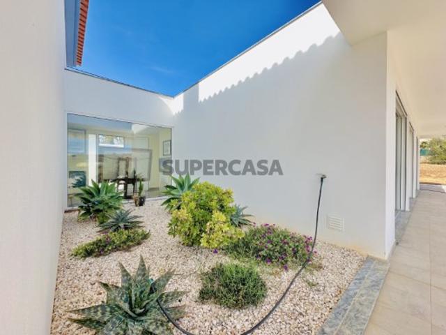 Moradia T4 Contemporânea de Luxo em Ferragudo | Nova Construção | Terreno de 26.670m² Portimão Algarve