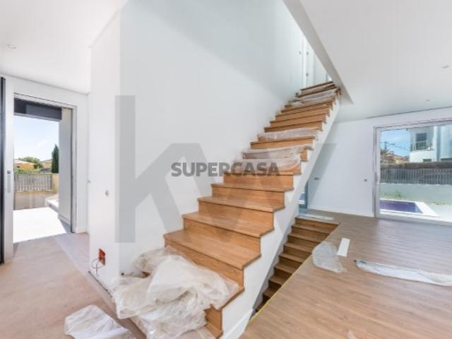Onde a Modernidade Encontra a Tranquilidade T4 Contemporânea Jardim Garagem Piscina
