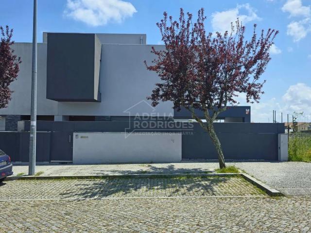 Moradia T4 c/Piscina Castelo da Maia