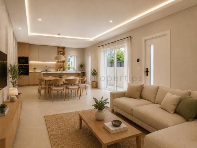 Moradia T4 duplex com garagem e churrasqueira em Fernão Ferr. 115m² Fernão Ferro