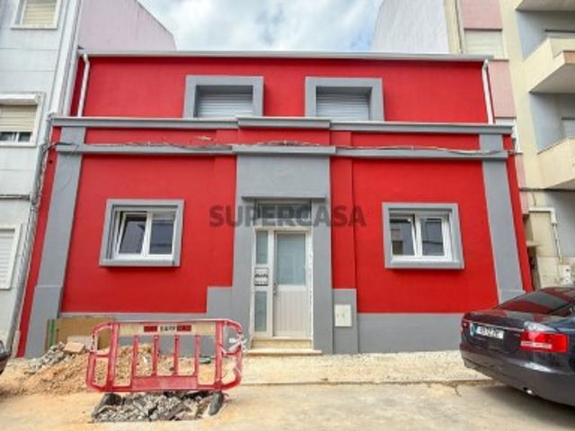 Moradia T4 Duplex na Verderena Barreiro