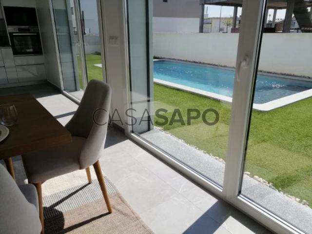 Moradia T4 Duplex para alugar em Caldas da Rainha
