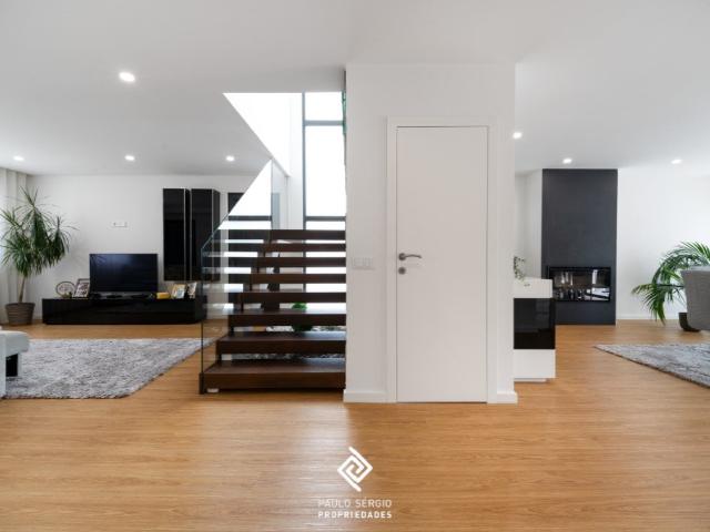 Moradia T4 de Alto Padrão | Cidade do Porto 318m² Campanhã