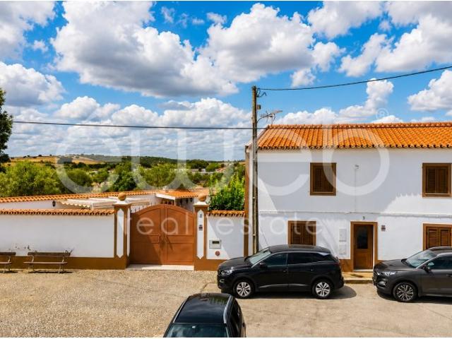 Moradia T4 de Arquitetura Alentejana com Piscina, Motrinos, Reguengos de Monsaraz