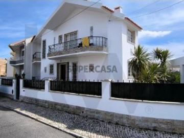 Moradia T4 de Arquitetura Colonial Um Refúgio Exclusivo Estoril