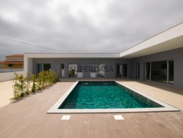 Moradia T4 de Arquitetura Contemporânea com Piscina | Nadadouro Foz do Arelho