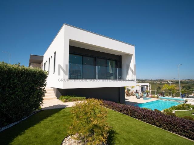 Moradia T4 de Design Moderno 220m² Carvalhal